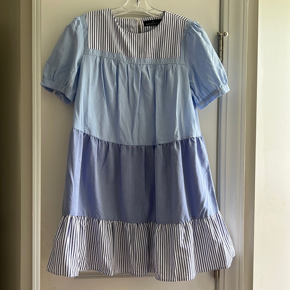 NWOT Pomander Place tiered Oxford dress, size medium.